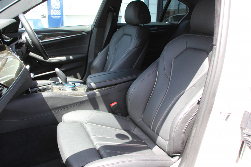 BMW 5シリーズ 530i Mｽﾎﾟｰﾂ 高出力 252馬力 3Dﾃﾞｻﾞｲﾝｴｱﾛ 液晶ﾒｰﾀｰ 全ﾋｰﾀｰ黒革 追従ACC HUD ｽﾃｱﾘﾝｸﾞｻﾎﾟｰﾄ ﾀｯﾁ画面ﾅﾋﾞTV 360度ﾊﾟﾉﾗﾏｶﾒﾗ ｱｸﾃｨﾌﾞPDC緊急ﾌﾞﾚｰｷ LEDﾍｯﾄﾞﾗｲﾄ ｵｰﾄﾊｲﾋﾞｰﾑ 電動ﾄﾗﾝｸ 2年保証