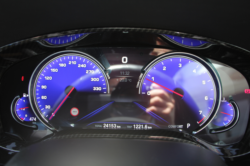 BMW 5シリーズ 530i Mｽﾎﾟｰﾂ 高出力 252馬力 3Dﾃﾞｻﾞｲﾝｴｱﾛ 液晶ﾒｰﾀｰ 全ﾋｰﾀｰ黒革 追従ACC HUD ｽﾃｱﾘﾝｸﾞｻﾎﾟｰﾄ ﾀｯﾁ画面ﾅﾋﾞTV 360度ﾊﾟﾉﾗﾏｶﾒﾗ ｱｸﾃｨﾌﾞPDC緊急ﾌﾞﾚｰｷ LEDﾍｯﾄﾞﾗｲﾄ ｵｰﾄﾊｲﾋﾞｰﾑ 電動ﾄﾗﾝｸ 2年保証