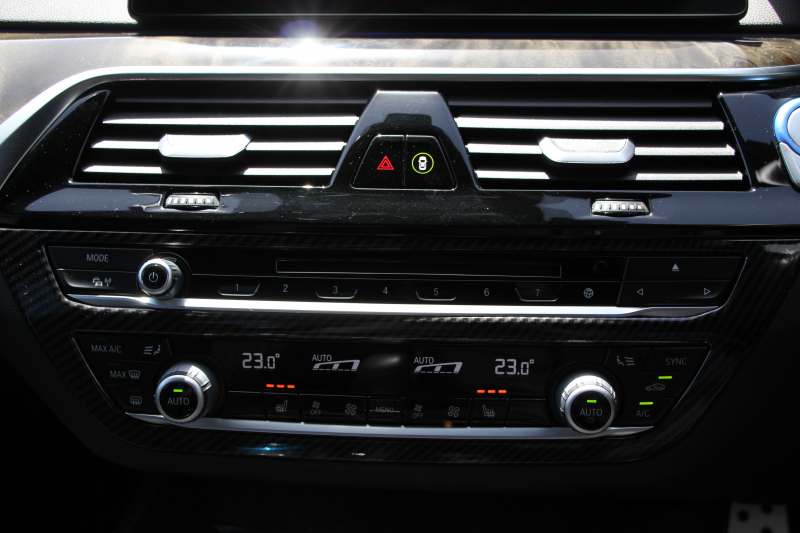 BMW 5シリーズ 530i Mｽﾎﾟｰﾂ 高出力 252馬力 3Dﾃﾞｻﾞｲﾝｴｱﾛ 液晶ﾒｰﾀｰ 全ﾋｰﾀｰ黒革 追従ACC HUD ｽﾃｱﾘﾝｸﾞｻﾎﾟｰﾄ ﾀｯﾁ画面ﾅﾋﾞTV 360度ﾊﾟﾉﾗﾏｶﾒﾗ ｱｸﾃｨﾌﾞPDC緊急ﾌﾞﾚｰｷ LEDﾍｯﾄﾞﾗｲﾄ ｵｰﾄﾊｲﾋﾞｰﾑ 電動ﾄﾗﾝｸ 2年保証