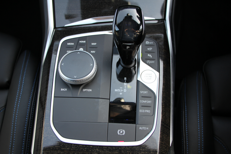 BMW 3シリーズ 330i Mｽﾎﾟｰﾂ 高出力 258馬力 ｲﾉﾍﾞｰｼｮﾝ&ｺﾝﾌｫｰﾄ&ﾃﾞﾋﾞｭｰP ﾚｰｻﾞｰLEDﾗｲﾄ HUD ｼﾞｪｽﾁｬｰC ﾋｰﾀｰ黒革 Pｱｼｽﾄ+ 360度ｶﾒﾗ BMWﾗｲﾌﾞｺｯｸﾋﾟｯﾄﾞApplecarplay ｽﾃｱﾘﾝｸﾞｱｼｽﾄ 追従ACC 電動ﾄﾗﾝｸ 2年保証