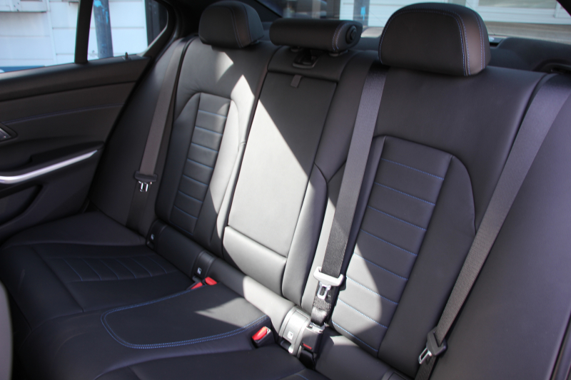 BMW 3シリーズ 330i Mｽﾎﾟｰﾂ 高出力 258馬力 ｲﾉﾍﾞｰｼｮﾝ&ｺﾝﾌｫｰﾄ&ﾃﾞﾋﾞｭｰP ﾚｰｻﾞｰLEDﾗｲﾄ HUD ｼﾞｪｽﾁｬｰC ﾋｰﾀｰ黒革 Pｱｼｽﾄ+ 360度ｶﾒﾗ BMWﾗｲﾌﾞｺｯｸﾋﾟｯﾄﾞApplecarplay ｽﾃｱﾘﾝｸﾞｱｼｽﾄ 追従ACC 電動ﾄﾗﾝｸ 2年保証