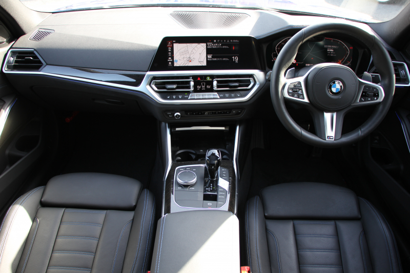 BMW 3シリーズ 330i Mｽﾎﾟｰﾂ 高出力 258馬力 ｲﾉﾍﾞｰｼｮﾝ&ｺﾝﾌｫｰﾄ&ﾃﾞﾋﾞｭｰP ﾚｰｻﾞｰLEDﾗｲﾄ HUD ｼﾞｪｽﾁｬｰC ﾋｰﾀｰ黒革 Pｱｼｽﾄ+ 360度ｶﾒﾗ BMWﾗｲﾌﾞｺｯｸﾋﾟｯﾄﾞApplecarplay ｽﾃｱﾘﾝｸﾞｱｼｽﾄ 追従ACC 電動ﾄﾗﾝｸ 2年保証