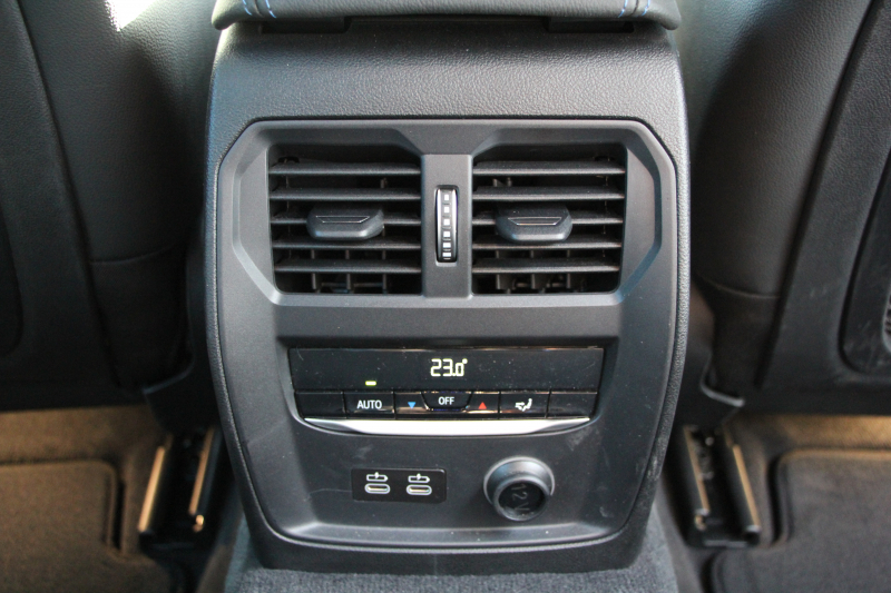 BMW 3シリーズ 330i Mｽﾎﾟｰﾂ 高出力 258馬力 ｲﾉﾍﾞｰｼｮﾝ&ｺﾝﾌｫｰﾄ&ﾃﾞﾋﾞｭｰP ﾚｰｻﾞｰLEDﾗｲﾄ HUD ｼﾞｪｽﾁｬｰC ﾋｰﾀｰ黒革 Pｱｼｽﾄ+ 360度ｶﾒﾗ BMWﾗｲﾌﾞｺｯｸﾋﾟｯﾄﾞApplecarplay ｽﾃｱﾘﾝｸﾞｱｼｽﾄ 追従ACC 電動ﾄﾗﾝｸ 2年保証