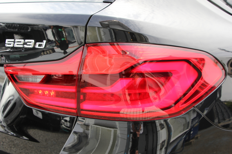 BMW 5シリーズ 523d ﾂｰﾘﾝｸﾞｴﾃﾞｨｼｮﾝﾐｯｼｮﾝｲﾝﾎﾟｯｼﾌﾞﾙ 特別仕様車 ﾅｲﾄﾌﾞﾙｰﾚｻﾞｰ HUD ﾊｰﾏﾝｶｰﾄﾞﾝ 追従ACC ｽﾃｱﾘﾝｸﾞｻﾎﾟｰﾄ ﾀｯﾁ画面HDDﾅﾋﾞTV LEDﾍｯﾄﾞﾗｲﾄ ｵｰﾄﾊｲﾋﾞｰﾑ 電動ﾘｱｹﾞｰﾄ 360度ｶﾒﾗ 全席ﾋｰﾀｰ ﾌﾞﾗｯｸ19AW 2年保証