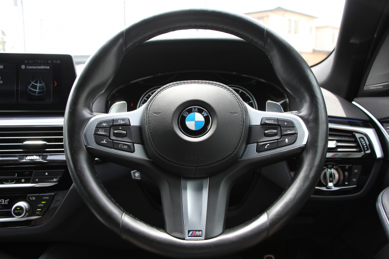 BMW 5シリーズ 523d ﾂｰﾘﾝｸﾞｴﾃﾞｨｼｮﾝﾐｯｼｮﾝｲﾝﾎﾟｯｼﾌﾞﾙ 特別仕様車 ﾅｲﾄﾌﾞﾙｰﾚｻﾞｰ HUD ﾊｰﾏﾝｶｰﾄﾞﾝ 追従ACC ｽﾃｱﾘﾝｸﾞｻﾎﾟｰﾄ ﾀｯﾁ画面HDDﾅﾋﾞTV LEDﾍｯﾄﾞﾗｲﾄ ｵｰﾄﾊｲﾋﾞｰﾑ 電動ﾘｱｹﾞｰﾄ 360度ｶﾒﾗ 全席ﾋｰﾀｰ ﾌﾞﾗｯｸ19AW 2年保証