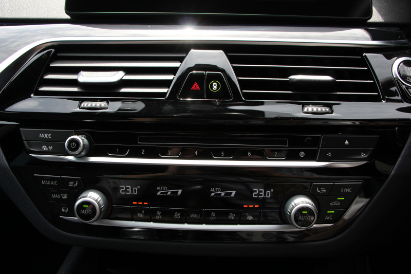 BMW 5シリーズ 523d ﾂｰﾘﾝｸﾞｴﾃﾞｨｼｮﾝﾐｯｼｮﾝｲﾝﾎﾟｯｼﾌﾞﾙ 特別仕様車 ﾅｲﾄﾌﾞﾙｰﾚｻﾞｰ HUD ﾊｰﾏﾝｶｰﾄﾞﾝ 追従ACC ｽﾃｱﾘﾝｸﾞｻﾎﾟｰﾄ ﾀｯﾁ画面HDDﾅﾋﾞTV LEDﾍｯﾄﾞﾗｲﾄ ｵｰﾄﾊｲﾋﾞｰﾑ 電動ﾘｱｹﾞｰﾄ 360度ｶﾒﾗ 全席ﾋｰﾀｰ ﾌﾞﾗｯｸ19AW 2年保証