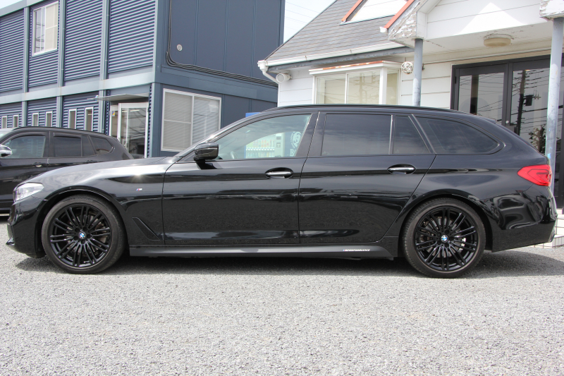 BMW 5シリーズ 523d ﾂｰﾘﾝｸﾞｴﾃﾞｨｼｮﾝﾐｯｼｮﾝｲﾝﾎﾟｯｼﾌﾞﾙ 特別仕様車 ﾅｲﾄﾌﾞﾙｰﾚｻﾞｰ HUD ﾊｰﾏﾝｶｰﾄﾞﾝ 追従ACC ｽﾃｱﾘﾝｸﾞｻﾎﾟｰﾄ ﾀｯﾁ画面HDDﾅﾋﾞTV LEDﾍｯﾄﾞﾗｲﾄ ｵｰﾄﾊｲﾋﾞｰﾑ 電動ﾘｱｹﾞｰﾄ 360度ｶﾒﾗ 全席ﾋｰﾀｰ ﾌﾞﾗｯｸ19AW 2年保証
