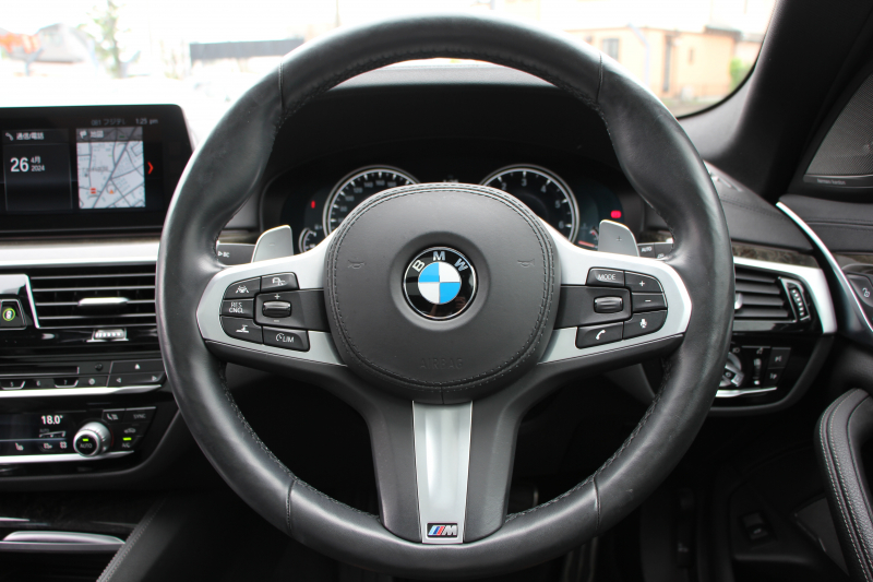 BMW 5シリーズ 530i ﾂｰﾘﾝｸﾞMｽﾎﾟｰﾂ ｾﾚｸﾄP 1ｵｰﾅ ﾊﾟﾉﾗﾏｻﾝR ﾊｰﾏﾝｶｰﾄﾞﾝ 4ｿﾞｰﾝAC 252馬力 全ﾋｰﾀｰ黒革 HUD 追従ACC ｽﾃｱﾘﾝｸﾞｻﾎﾟｰﾄ 液晶ﾒｰﾀｰ LEDﾍｯﾄﾞﾗｲﾄ ｵｰﾄﾊｲﾋﾞｰﾑ Pｱｼｽﾄﾌﾟﾗｽ ﾀｯﾁ画面ﾅﾋﾞ電動ﾄﾗﾝｸ 19AW Mｽﾎﾟｰﾂﾌﾞﾚｰｷ 2年保証