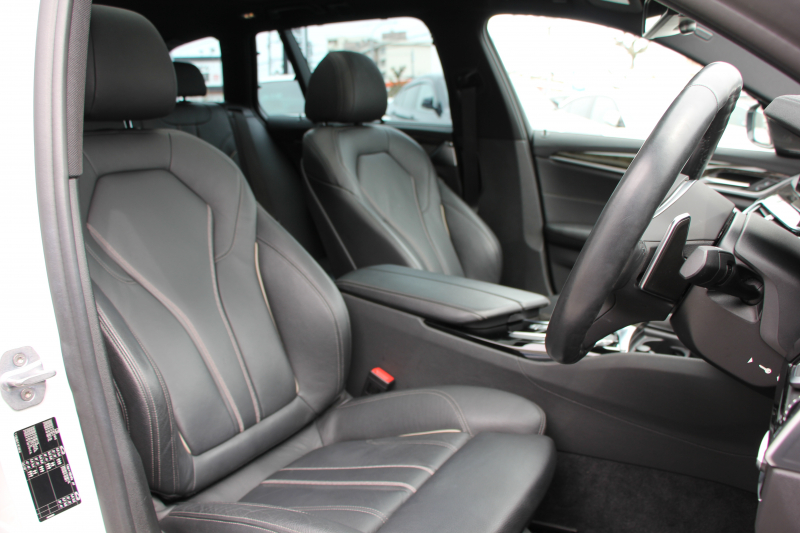 BMW 5シリーズ 530i ﾂｰﾘﾝｸﾞMｽﾎﾟｰﾂ ｾﾚｸﾄP 1ｵｰﾅ ﾊﾟﾉﾗﾏｻﾝR ﾊｰﾏﾝｶｰﾄﾞﾝ 4ｿﾞｰﾝAC 252馬力 全ﾋｰﾀｰ黒革 HUD 追従ACC ｽﾃｱﾘﾝｸﾞｻﾎﾟｰﾄ 液晶ﾒｰﾀｰ LEDﾍｯﾄﾞﾗｲﾄ ｵｰﾄﾊｲﾋﾞｰﾑ Pｱｼｽﾄﾌﾟﾗｽ ﾀｯﾁ画面ﾅﾋﾞ電動ﾄﾗﾝｸ 19AW Mｽﾎﾟｰﾂﾌﾞﾚｰｷ 2年保証