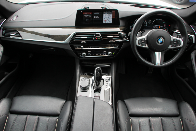 BMW 5シリーズ 530i ﾂｰﾘﾝｸﾞMｽﾎﾟｰﾂ ｾﾚｸﾄP 1ｵｰﾅ ﾊﾟﾉﾗﾏｻﾝR ﾊｰﾏﾝｶｰﾄﾞﾝ 4ｿﾞｰﾝAC 252馬力 全ﾋｰﾀｰ黒革 HUD 追従ACC ｽﾃｱﾘﾝｸﾞｻﾎﾟｰﾄ 液晶ﾒｰﾀｰ LEDﾍｯﾄﾞﾗｲﾄ ｵｰﾄﾊｲﾋﾞｰﾑ Pｱｼｽﾄﾌﾟﾗｽ ﾀｯﾁ画面ﾅﾋﾞ電動ﾄﾗﾝｸ 19AW Mｽﾎﾟｰﾂﾌﾞﾚｰｷ 2年保証