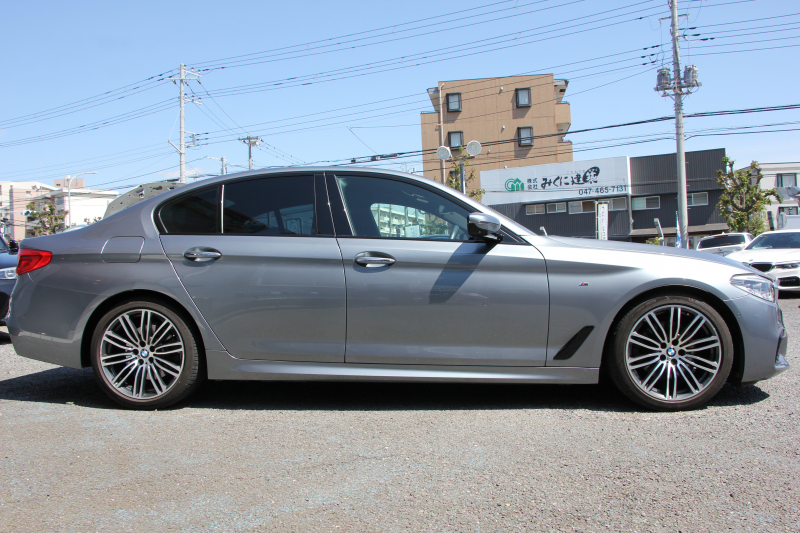 BMW 5シリーズ 523d Mｽﾎﾟｰﾂ ﾊｲﾗｲﾝ ｲﾉﾍﾞｰｼｮﾝP 1ｵｰﾅ 全ﾋｰﾀｰ黒革 HUD ｼﾞｪｽﾁｬｰC ﾃﾞｨｽﾌﾟﾚｲｷｰ ﾘﾓｰﾄP LEDﾍｯﾄﾞﾗｲﾄ ｵｰﾄﾊｲﾋﾞｰﾑ 追従ACC ｽﾃｱﾘﾝｸﾞｻﾎﾟｰﾄ ﾀｯﾁ画面HDDﾅﾋﾞTV 360度ｶﾒﾗ Pｱｼｽﾄﾌﾟﾗｽ 2年保証