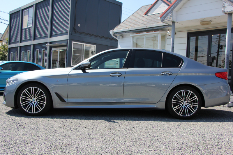 BMW 5シリーズ 523d Mｽﾎﾟｰﾂ ﾊｲﾗｲﾝ ｲﾉﾍﾞｰｼｮﾝP 1ｵｰﾅ 全ﾋｰﾀｰ黒革 HUD ｼﾞｪｽﾁｬｰC ﾃﾞｨｽﾌﾟﾚｲｷｰ ﾘﾓｰﾄP LEDﾍｯﾄﾞﾗｲﾄ ｵｰﾄﾊｲﾋﾞｰﾑ 追従ACC ｽﾃｱﾘﾝｸﾞｻﾎﾟｰﾄ ﾀｯﾁ画面HDDﾅﾋﾞTV 360度ｶﾒﾗ Pｱｼｽﾄﾌﾟﾗｽ 2年保証