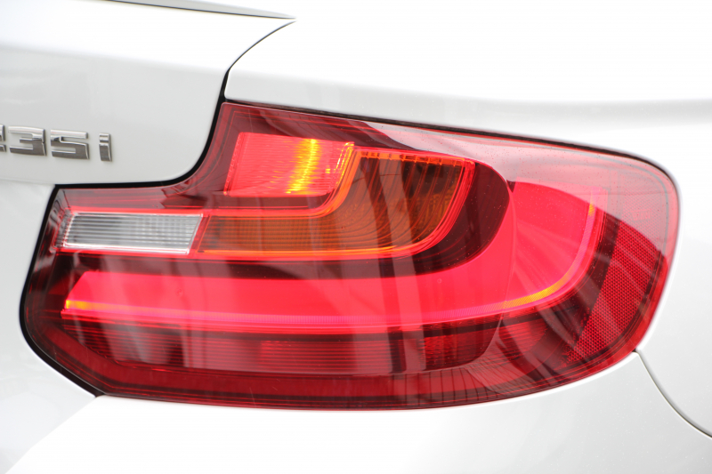 BMW 2シリーズ M235i ｸｰﾍﾟ6速MT 直6ﾀｰﾎﾞ326馬力 真珠色 ｱﾀﾞﾌﾟﾃｨﾌﾞMｻｽ ﾋｰﾀｰ黒革 ﾌﾙｾｸﾞTV ﾊｰﾏﾝｶｰﾄﾞﾝ 衝突軽減ﾌﾞﾚｰｷ 車線逸脱警告 歩行者警告 ﾌﾞﾚｰｷ付ｸﾙｺﾝ HDDﾅﾋﾞBｶﾒﾗ ｽﾏｰﾄｷｰ BT接続 18AW 専用ｴｱﾛ 専用ﾌﾞﾚｰｷ ｳｯﾄﾞﾊﾟﾈﾙ 2年保証