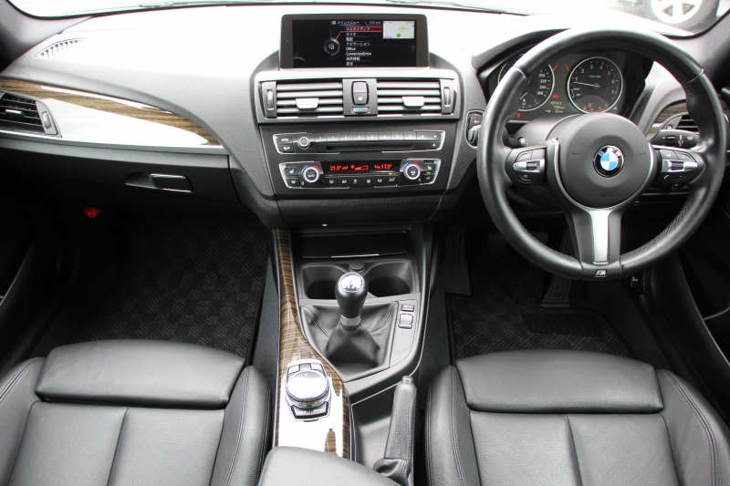 BMW 2シリーズ M235i ｸｰﾍﾟ6速MT 直6ﾀｰﾎﾞ326馬力 真珠色 ｱﾀﾞﾌﾟﾃｨﾌﾞMｻｽ ﾋｰﾀｰ黒革 ﾌﾙｾｸﾞTV ﾊｰﾏﾝｶｰﾄﾞﾝ 衝突軽減ﾌﾞﾚｰｷ 車線逸脱警告 歩行者警告 ﾌﾞﾚｰｷ付ｸﾙｺﾝ HDDﾅﾋﾞBｶﾒﾗ ｽﾏｰﾄｷｰ BT接続 18AW 専用ｴｱﾛ 専用ﾌﾞﾚｰｷ ｳｯﾄﾞﾊﾟﾈﾙ 2年保証
