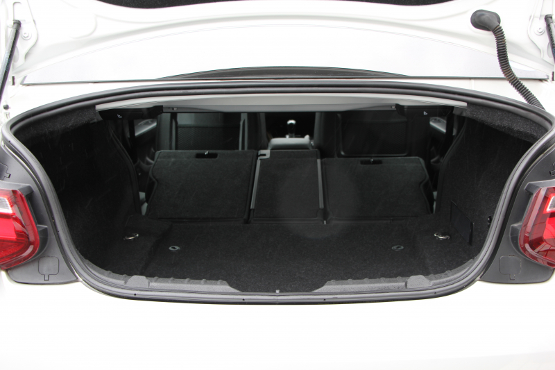 BMW 2シリーズ M235i ｸｰﾍﾟ6速MT 直6ﾀｰﾎﾞ326馬力 真珠色 ｱﾀﾞﾌﾟﾃｨﾌﾞMｻｽ ﾋｰﾀｰ黒革 ﾌﾙｾｸﾞTV ﾊｰﾏﾝｶｰﾄﾞﾝ 衝突軽減ﾌﾞﾚｰｷ 車線逸脱警告 歩行者警告 ﾌﾞﾚｰｷ付ｸﾙｺﾝ HDDﾅﾋﾞBｶﾒﾗ ｽﾏｰﾄｷｰ BT接続 18AW 専用ｴｱﾛ 専用ﾌﾞﾚｰｷ ｳｯﾄﾞﾊﾟﾈﾙ 2年保証