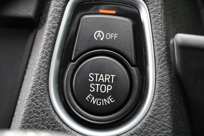 BMW 2シリーズ M235i ｸｰﾍﾟ6速MT 直6ﾀｰﾎﾞ326馬力 真珠色 ｱﾀﾞﾌﾟﾃｨﾌﾞMｻｽ ﾋｰﾀｰ黒革 ﾌﾙｾｸﾞTV ﾊｰﾏﾝｶｰﾄﾞﾝ 衝突軽減ﾌﾞﾚｰｷ 車線逸脱警告 歩行者警告 ﾌﾞﾚｰｷ付ｸﾙｺﾝ HDDﾅﾋﾞBｶﾒﾗ ｽﾏｰﾄｷｰ BT接続 18AW 専用ｴｱﾛ 専用ﾌﾞﾚｰｷ ｳｯﾄﾞﾊﾟﾈﾙ 2年保証