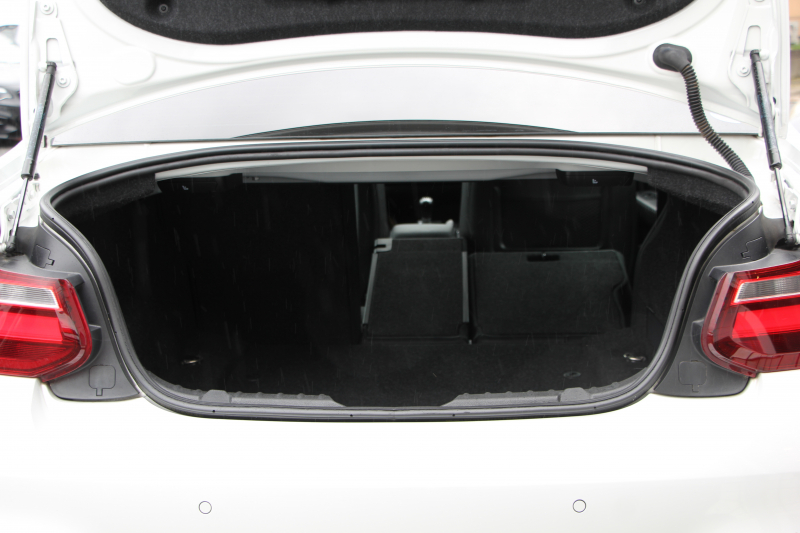 BMW 2シリーズ M235i ｸｰﾍﾟ6速MT 直6ﾀｰﾎﾞ326馬力 真珠色 ｱﾀﾞﾌﾟﾃｨﾌﾞMｻｽ ﾋｰﾀｰ黒革 ﾌﾙｾｸﾞTV ﾊｰﾏﾝｶｰﾄﾞﾝ 衝突軽減ﾌﾞﾚｰｷ 車線逸脱警告 歩行者警告 ﾌﾞﾚｰｷ付ｸﾙｺﾝ HDDﾅﾋﾞBｶﾒﾗ ｽﾏｰﾄｷｰ BT接続 18AW 専用ｴｱﾛ 専用ﾌﾞﾚｰｷ ｳｯﾄﾞﾊﾟﾈﾙ 2年保証