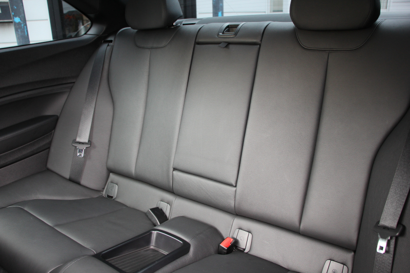 BMW 2シリーズ M235i ｸｰﾍﾟ6速MT 直6ﾀｰﾎﾞ326馬力 真珠色 ｱﾀﾞﾌﾟﾃｨﾌﾞMｻｽ ﾋｰﾀｰ黒革 ﾌﾙｾｸﾞTV ﾊｰﾏﾝｶｰﾄﾞﾝ 衝突軽減ﾌﾞﾚｰｷ 車線逸脱警告 歩行者警告 ﾌﾞﾚｰｷ付ｸﾙｺﾝ HDDﾅﾋﾞBｶﾒﾗ ｽﾏｰﾄｷｰ BT接続 18AW 専用ｴｱﾛ 専用ﾌﾞﾚｰｷ ｳｯﾄﾞﾊﾟﾈﾙ 2年保証