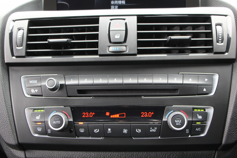 BMW 2シリーズ M235i ｸｰﾍﾟ6速MT 直6ﾀｰﾎﾞ326馬力 真珠色 ｱﾀﾞﾌﾟﾃｨﾌﾞMｻｽ ﾋｰﾀｰ黒革 ﾌﾙｾｸﾞTV ﾊｰﾏﾝｶｰﾄﾞﾝ 衝突軽減ﾌﾞﾚｰｷ 車線逸脱警告 歩行者警告 ﾌﾞﾚｰｷ付ｸﾙｺﾝ HDDﾅﾋﾞBｶﾒﾗ ｽﾏｰﾄｷｰ BT接続 18AW 専用ｴｱﾛ 専用ﾌﾞﾚｰｷ ｳｯﾄﾞﾊﾟﾈﾙ 2年保証