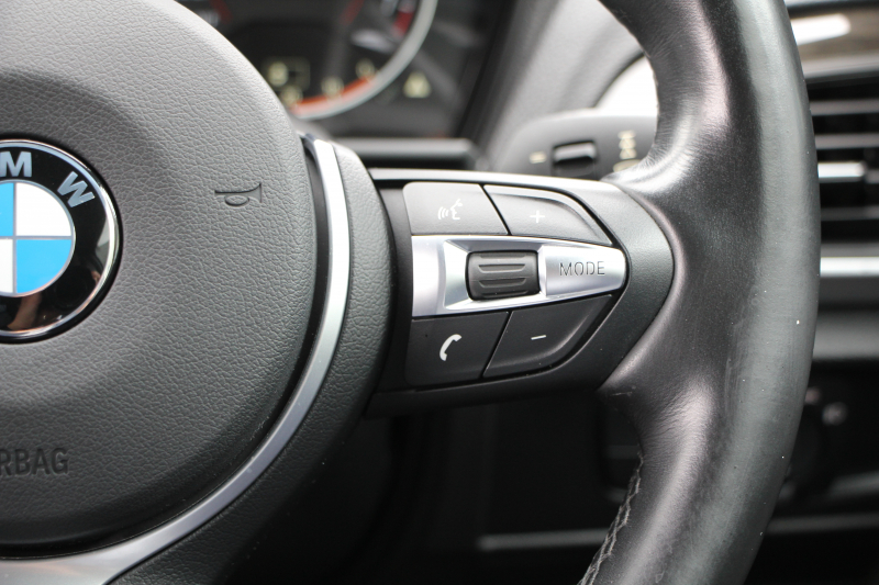 BMW 2シリーズ M235i ｸｰﾍﾟ6速MT 直6ﾀｰﾎﾞ326馬力 真珠色 ｱﾀﾞﾌﾟﾃｨﾌﾞMｻｽ ﾋｰﾀｰ黒革 ﾌﾙｾｸﾞTV ﾊｰﾏﾝｶｰﾄﾞﾝ 衝突軽減ﾌﾞﾚｰｷ 車線逸脱警告 歩行者警告 ﾌﾞﾚｰｷ付ｸﾙｺﾝ HDDﾅﾋﾞBｶﾒﾗ ｽﾏｰﾄｷｰ BT接続 18AW 専用ｴｱﾛ 専用ﾌﾞﾚｰｷ ｳｯﾄﾞﾊﾟﾈﾙ 2年保証