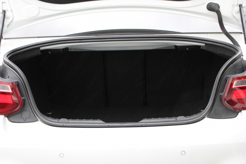 BMW 2シリーズ M235i ｸｰﾍﾟ6速MT 直6ﾀｰﾎﾞ326馬力 真珠色 ｱﾀﾞﾌﾟﾃｨﾌﾞMｻｽ ﾋｰﾀｰ黒革 ﾌﾙｾｸﾞTV ﾊｰﾏﾝｶｰﾄﾞﾝ 衝突軽減ﾌﾞﾚｰｷ 車線逸脱警告 歩行者警告 ﾌﾞﾚｰｷ付ｸﾙｺﾝ HDDﾅﾋﾞBｶﾒﾗ ｽﾏｰﾄｷｰ BT接続 18AW 専用ｴｱﾛ 専用ﾌﾞﾚｰｷ ｳｯﾄﾞﾊﾟﾈﾙ 2年保証