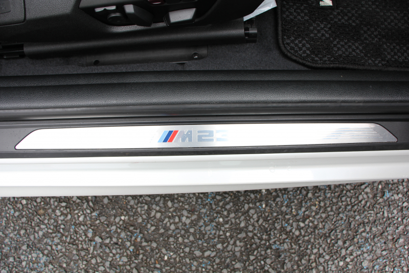 BMW 2シリーズ M235i ｸｰﾍﾟ6速MT 直6ﾀｰﾎﾞ326馬力 真珠色 ｱﾀﾞﾌﾟﾃｨﾌﾞMｻｽ ﾋｰﾀｰ黒革 ﾌﾙｾｸﾞTV ﾊｰﾏﾝｶｰﾄﾞﾝ 衝突軽減ﾌﾞﾚｰｷ 車線逸脱警告 歩行者警告 ﾌﾞﾚｰｷ付ｸﾙｺﾝ HDDﾅﾋﾞBｶﾒﾗ ｽﾏｰﾄｷｰ BT接続 18AW 専用ｴｱﾛ 専用ﾌﾞﾚｰｷ ｳｯﾄﾞﾊﾟﾈﾙ 2年保証