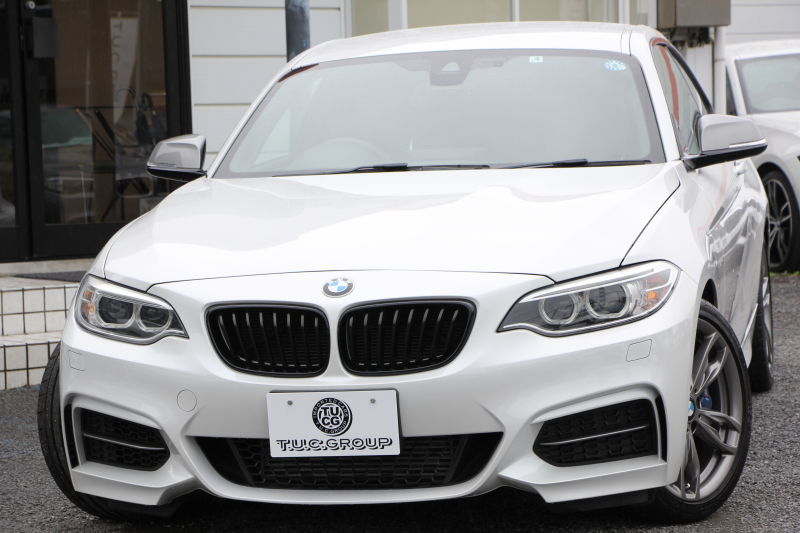 BMW 2シリーズ M235i ｸｰﾍﾟ6速MT 直6ﾀｰﾎﾞ326馬力 真珠色 ｱﾀﾞﾌﾟﾃｨﾌﾞMｻｽ ﾋｰﾀｰ黒革 ﾌﾙｾｸﾞTV ﾊｰﾏﾝｶｰﾄﾞﾝ 衝突軽減ﾌﾞﾚｰｷ 車線逸脱警告 歩行者警告 ﾌﾞﾚｰｷ付ｸﾙｺﾝ HDDﾅﾋﾞBｶﾒﾗ ｽﾏｰﾄｷｰ BT接続 18AW 専用ｴｱﾛ 専用ﾌﾞﾚｰｷ ｳｯﾄﾞﾊﾟﾈﾙ 2年保証