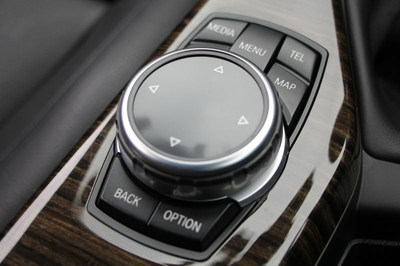 BMW 2シリーズ M235i ｸｰﾍﾟ6速MT 直6ﾀｰﾎﾞ326馬力 真珠色 ｱﾀﾞﾌﾟﾃｨﾌﾞMｻｽ ﾋｰﾀｰ黒革 ﾌﾙｾｸﾞTV ﾊｰﾏﾝｶｰﾄﾞﾝ 衝突軽減ﾌﾞﾚｰｷ 車線逸脱警告 歩行者警告 ﾌﾞﾚｰｷ付ｸﾙｺﾝ HDDﾅﾋﾞBｶﾒﾗ ｽﾏｰﾄｷｰ BT接続 18AW 専用ｴｱﾛ 専用ﾌﾞﾚｰｷ ｳｯﾄﾞﾊﾟﾈﾙ 2年保証