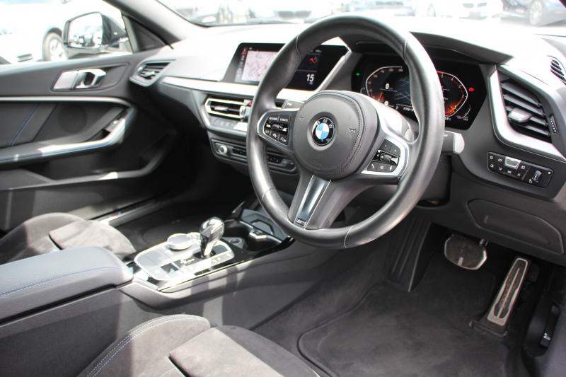 BMW 2シリーズ 218d ｸﾞﾗﾝｸｰﾍﾟMｽﾎﾟｰﾂ MｽﾎﾟｰﾂﾌﾟﾗｽP HUD Mｽﾎﾟｰﾂｼｰﾄ Mｼｰﾄﾍﾞﾙﾄ Mｽﾎﾟｰﾂﾌﾞﾚｰｷ ﾅﾋﾞｹﾞｰｼｮﾝP BMWﾗｲﾌﾞｺｯｸﾋﾟｯﾄ ｱｯﾌﾟﾙｶｰﾌﾟﾚｲ 後退ｱｼｽﾄ AI音声会話 ﾜｲﾔﾚｽ充電 追従ACC LEDﾍｯﾄﾞﾗｲﾄ ｵｰﾄﾊｲﾋﾞｰﾑ ｵﾌﾟｼｮﾝ18AW 2年保証