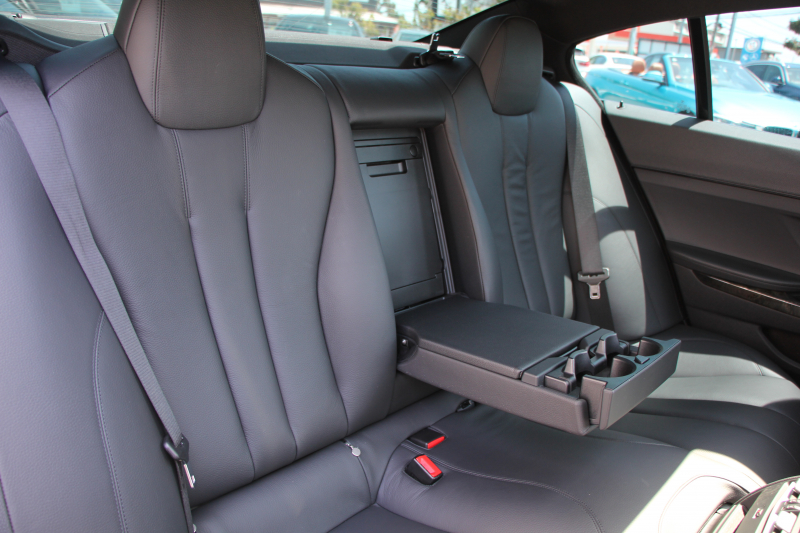 BMW 6シリーズ 640i ｸﾞﾗﾝｸｰﾍﾟMｽﾎﾟｰﾂ 変更後ﾓﾃﾞﾙ ｻﾝﾙｰﾌ ﾋｰﾀｰ黒革 LEDﾍｯﾄﾞﾗｲﾄ ｵﾌﾟｼｮﾝ20AW NEWﾃﾞｻﾞｲﾝｽﾃｱﾘﾝｸﾞ衝突軽減ﾌﾞﾚｰｷ 車線逸脱警告 歩行者警告 ｸﾙｺﾝ HDDﾅﾋﾞTV Bｶﾒﾗ ﾊﾟﾄﾞﾙｼﾌﾄ ｽﾏｰﾄｷｰ 専用ｴｱﾛ 320馬力 直6ﾀｰﾎﾞ2年保証