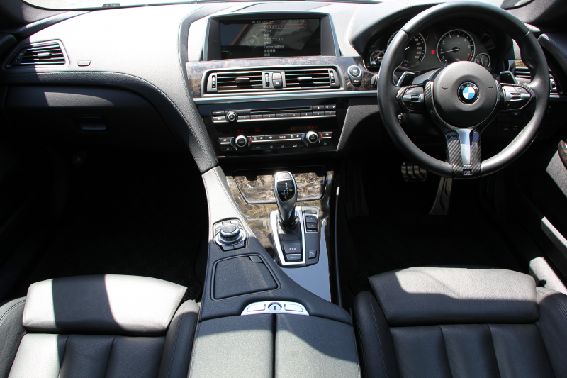 BMW 6シリーズ 640i ｸﾞﾗﾝｸｰﾍﾟMｽﾎﾟｰﾂ 変更後ﾓﾃﾞﾙ ｻﾝﾙｰﾌ ﾋｰﾀｰ黒革 LEDﾍｯﾄﾞﾗｲﾄ ｵﾌﾟｼｮﾝ20AW NEWﾃﾞｻﾞｲﾝｽﾃｱﾘﾝｸﾞ衝突軽減ﾌﾞﾚｰｷ 車線逸脱警告 歩行者警告 ｸﾙｺﾝ HDDﾅﾋﾞTV Bｶﾒﾗ ﾊﾟﾄﾞﾙｼﾌﾄ ｽﾏｰﾄｷｰ 専用ｴｱﾛ 320馬力 直6ﾀｰﾎﾞ2年保証