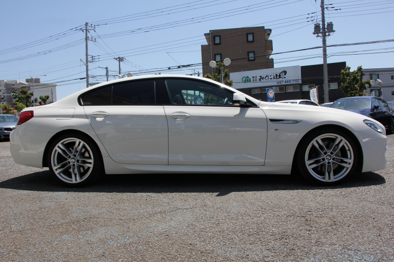BMW 6シリーズ 640i ｸﾞﾗﾝｸｰﾍﾟMｽﾎﾟｰﾂ 変更後ﾓﾃﾞﾙ ｻﾝﾙｰﾌ ﾋｰﾀｰ黒革 LEDﾍｯﾄﾞﾗｲﾄ ｵﾌﾟｼｮﾝ20AW NEWﾃﾞｻﾞｲﾝｽﾃｱﾘﾝｸﾞ衝突軽減ﾌﾞﾚｰｷ 車線逸脱警告 歩行者警告 ｸﾙｺﾝ HDDﾅﾋﾞTV Bｶﾒﾗ ﾊﾟﾄﾞﾙｼﾌﾄ ｽﾏｰﾄｷｰ 専用ｴｱﾛ 320馬力 直6ﾀｰﾎﾞ2年保証
