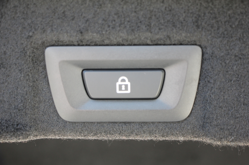 BMW 6シリーズ 640i ｸﾞﾗﾝｸｰﾍﾟMｽﾎﾟｰﾂ 変更後ﾓﾃﾞﾙ ｻﾝﾙｰﾌ ﾋｰﾀｰ黒革 LEDﾍｯﾄﾞﾗｲﾄ ｵﾌﾟｼｮﾝ20AW NEWﾃﾞｻﾞｲﾝｽﾃｱﾘﾝｸﾞ衝突軽減ﾌﾞﾚｰｷ 車線逸脱警告 歩行者警告 ｸﾙｺﾝ HDDﾅﾋﾞTV Bｶﾒﾗ ﾊﾟﾄﾞﾙｼﾌﾄ ｽﾏｰﾄｷｰ 専用ｴｱﾛ 320馬力 直6ﾀｰﾎﾞ2年保証