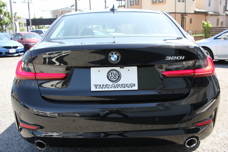 BMW 3シリーズ 320i ﾋﾟｭｱｴﾚｶﾞﾝｽ 首都圏100台限定車 ﾋｰﾀｰ付ﾓｶﾚｻﾞｰ ﾌﾟﾗｽP ｺﾝﾌｫｰﾄP ｽﾃｱﾘﾝｸﾞｻﾎﾟｰﾄ 追従ACC BMWﾗｲﾌﾞｺｯｸﾋﾟｯﾄﾞ第7世代ﾀｯﾁﾊﾟﾈﾙ対応ﾅﾋﾞ360度ｶﾒﾗ 置くだけ充電 LEDﾍｯﾄﾞﾗｲﾄ 電動ﾄﾗﾝｸ 2年保証