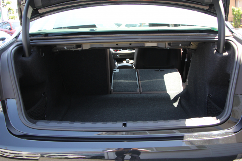 BMW 3シリーズ 320i ﾋﾟｭｱｴﾚｶﾞﾝｽ 首都圏100台限定車 ﾋｰﾀｰ付ﾓｶﾚｻﾞｰ ﾌﾟﾗｽP ｺﾝﾌｫｰﾄP ｽﾃｱﾘﾝｸﾞｻﾎﾟｰﾄ 追従ACC BMWﾗｲﾌﾞｺｯｸﾋﾟｯﾄﾞ第7世代ﾀｯﾁﾊﾟﾈﾙ対応ﾅﾋﾞ360度ｶﾒﾗ 置くだけ充電 LEDﾍｯﾄﾞﾗｲﾄ 電動ﾄﾗﾝｸ 2年保証