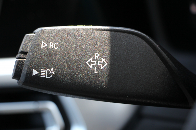 BMW 3シリーズ 320i ﾋﾟｭｱｴﾚｶﾞﾝｽ 首都圏100台限定車 ﾋｰﾀｰ付ﾓｶﾚｻﾞｰ ﾌﾟﾗｽP ｺﾝﾌｫｰﾄP ｽﾃｱﾘﾝｸﾞｻﾎﾟｰﾄ 追従ACC BMWﾗｲﾌﾞｺｯｸﾋﾟｯﾄﾞ第7世代ﾀｯﾁﾊﾟﾈﾙ対応ﾅﾋﾞ360度ｶﾒﾗ 置くだけ充電 LEDﾍｯﾄﾞﾗｲﾄ 電動ﾄﾗﾝｸ 2年保証