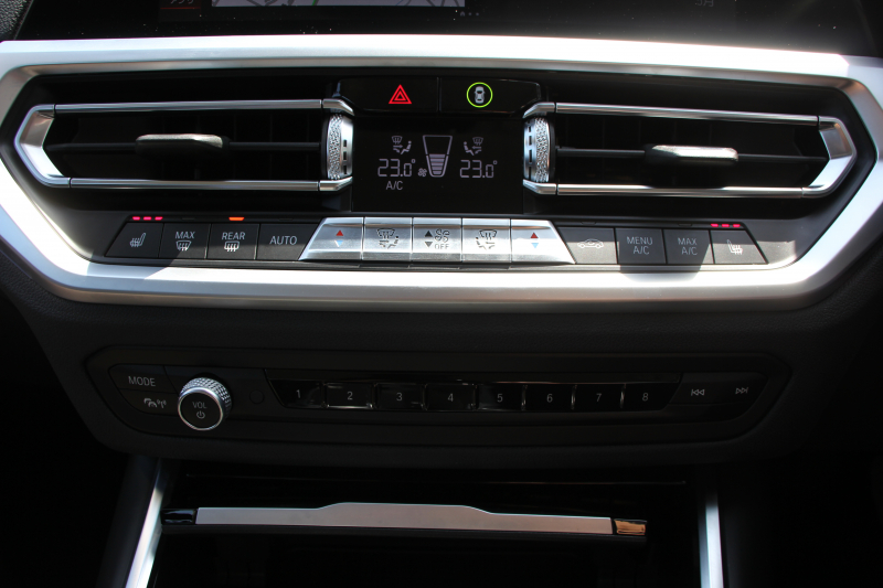 BMW 3シリーズ 320i ﾋﾟｭｱｴﾚｶﾞﾝｽ 首都圏100台限定車 ﾋｰﾀｰ付ﾓｶﾚｻﾞｰ ﾌﾟﾗｽP ｺﾝﾌｫｰﾄP ｽﾃｱﾘﾝｸﾞｻﾎﾟｰﾄ 追従ACC BMWﾗｲﾌﾞｺｯｸﾋﾟｯﾄﾞ第7世代ﾀｯﾁﾊﾟﾈﾙ対応ﾅﾋﾞ360度ｶﾒﾗ 置くだけ充電 LEDﾍｯﾄﾞﾗｲﾄ 電動ﾄﾗﾝｸ 2年保証