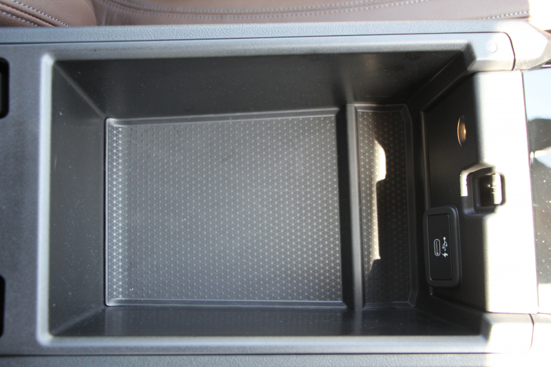 BMW 3シリーズ 320i ﾋﾟｭｱｴﾚｶﾞﾝｽ 首都圏100台限定車 ﾋｰﾀｰ付ﾓｶﾚｻﾞｰ ﾌﾟﾗｽP ｺﾝﾌｫｰﾄP ｽﾃｱﾘﾝｸﾞｻﾎﾟｰﾄ 追従ACC BMWﾗｲﾌﾞｺｯｸﾋﾟｯﾄﾞ第7世代ﾀｯﾁﾊﾟﾈﾙ対応ﾅﾋﾞ360度ｶﾒﾗ 置くだけ充電 LEDﾍｯﾄﾞﾗｲﾄ 電動ﾄﾗﾝｸ 2年保証