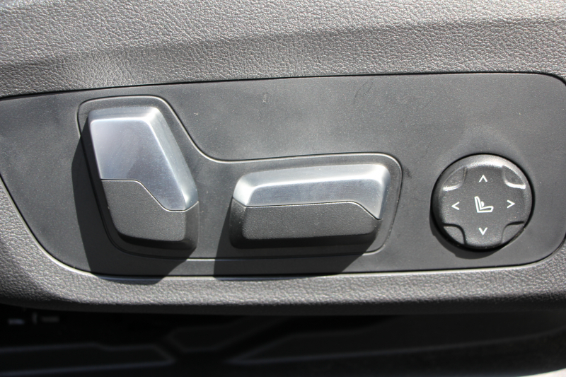 BMW 3シリーズ 320i ﾋﾟｭｱｴﾚｶﾞﾝｽ 首都圏100台限定車 ﾋｰﾀｰ付ﾓｶﾚｻﾞｰ ﾌﾟﾗｽP ｺﾝﾌｫｰﾄP ｽﾃｱﾘﾝｸﾞｻﾎﾟｰﾄ 追従ACC BMWﾗｲﾌﾞｺｯｸﾋﾟｯﾄﾞ第7世代ﾀｯﾁﾊﾟﾈﾙ対応ﾅﾋﾞ360度ｶﾒﾗ 置くだけ充電 LEDﾍｯﾄﾞﾗｲﾄ 電動ﾄﾗﾝｸ 2年保証