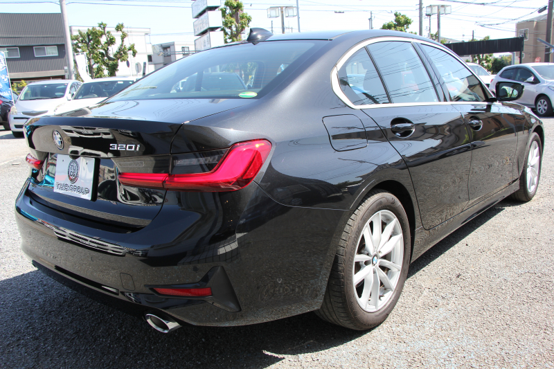 BMW 3シリーズ 320i ﾋﾟｭｱｴﾚｶﾞﾝｽ 首都圏100台限定車 ﾋｰﾀｰ付ﾓｶﾚｻﾞｰ ﾌﾟﾗｽP ｺﾝﾌｫｰﾄP ｽﾃｱﾘﾝｸﾞｻﾎﾟｰﾄ 追従ACC BMWﾗｲﾌﾞｺｯｸﾋﾟｯﾄﾞ第7世代ﾀｯﾁﾊﾟﾈﾙ対応ﾅﾋﾞ360度ｶﾒﾗ 置くだけ充電 LEDﾍｯﾄﾞﾗｲﾄ 電動ﾄﾗﾝｸ 2年保証