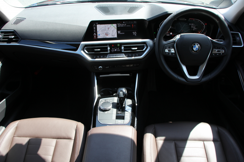 BMW 3シリーズ 320i ﾋﾟｭｱｴﾚｶﾞﾝｽ 首都圏100台限定車 ﾋｰﾀｰ付ﾓｶﾚｻﾞｰ ﾌﾟﾗｽP ｺﾝﾌｫｰﾄP ｽﾃｱﾘﾝｸﾞｻﾎﾟｰﾄ 追従ACC BMWﾗｲﾌﾞｺｯｸﾋﾟｯﾄﾞ第7世代ﾀｯﾁﾊﾟﾈﾙ対応ﾅﾋﾞ360度ｶﾒﾗ 置くだけ充電 LEDﾍｯﾄﾞﾗｲﾄ 電動ﾄﾗﾝｸ 2年保証