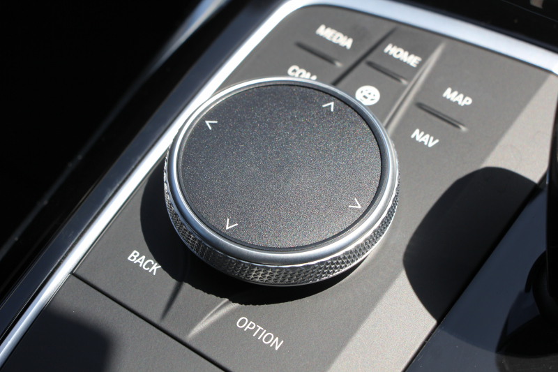 BMW 3シリーズ 320i ﾋﾟｭｱｴﾚｶﾞﾝｽ 首都圏100台限定車 ﾋｰﾀｰ付ﾓｶﾚｻﾞｰ ﾌﾟﾗｽP ｺﾝﾌｫｰﾄP ｽﾃｱﾘﾝｸﾞｻﾎﾟｰﾄ 追従ACC BMWﾗｲﾌﾞｺｯｸﾋﾟｯﾄﾞ第7世代ﾀｯﾁﾊﾟﾈﾙ対応ﾅﾋﾞ360度ｶﾒﾗ 置くだけ充電 LEDﾍｯﾄﾞﾗｲﾄ 電動ﾄﾗﾝｸ 2年保証