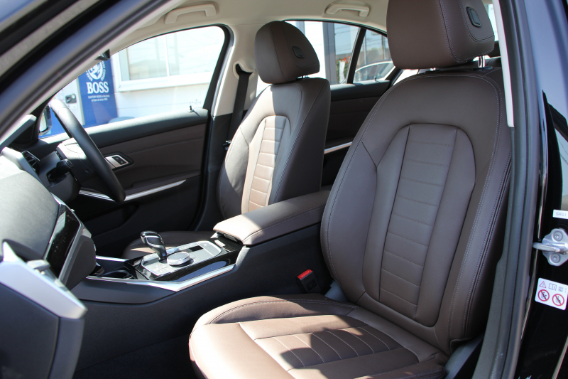 BMW 3シリーズ 320i ﾋﾟｭｱｴﾚｶﾞﾝｽ 首都圏100台限定車 ﾋｰﾀｰ付ﾓｶﾚｻﾞｰ ﾌﾟﾗｽP ｺﾝﾌｫｰﾄP ｽﾃｱﾘﾝｸﾞｻﾎﾟｰﾄ 追従ACC BMWﾗｲﾌﾞｺｯｸﾋﾟｯﾄﾞ第7世代ﾀｯﾁﾊﾟﾈﾙ対応ﾅﾋﾞ360度ｶﾒﾗ 置くだけ充電 LEDﾍｯﾄﾞﾗｲﾄ 電動ﾄﾗﾝｸ 2年保証