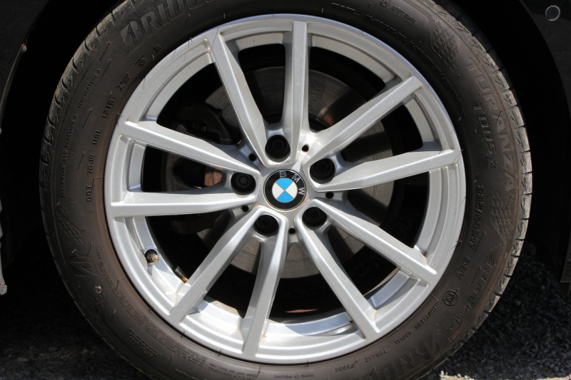 BMW 3シリーズ 320i ﾋﾟｭｱｴﾚｶﾞﾝｽ 首都圏100台限定車 ﾋｰﾀｰ付ﾓｶﾚｻﾞｰ ﾌﾟﾗｽP ｺﾝﾌｫｰﾄP ｽﾃｱﾘﾝｸﾞｻﾎﾟｰﾄ 追従ACC BMWﾗｲﾌﾞｺｯｸﾋﾟｯﾄﾞ第7世代ﾀｯﾁﾊﾟﾈﾙ対応ﾅﾋﾞ360度ｶﾒﾗ 置くだけ充電 LEDﾍｯﾄﾞﾗｲﾄ 電動ﾄﾗﾝｸ 2年保証