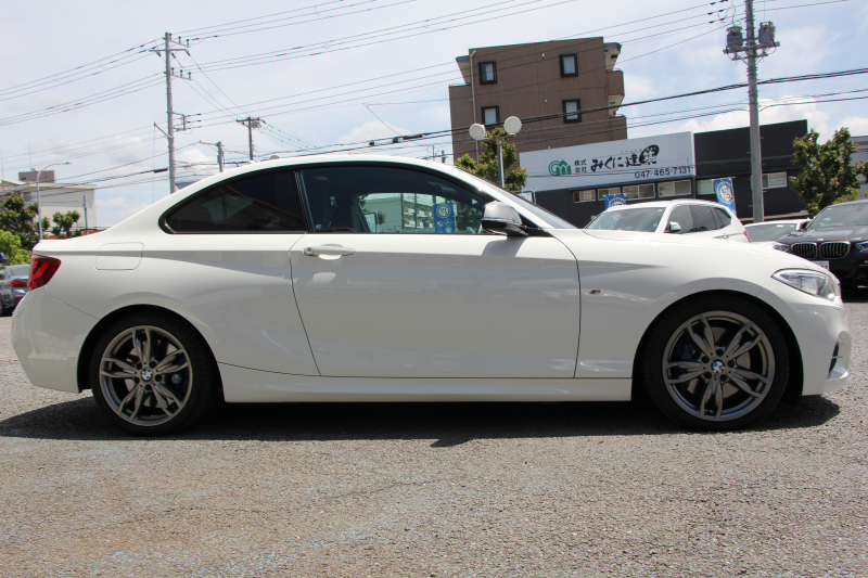 BMW 2シリーズ M235i ｸｰﾍﾟ直6ﾀｰﾎﾞ326馬力 ﾋｰﾀｰ黒革 ｱﾀﾞﾌﾟﾃｨﾌﾞMｻｽ Mｽﾎﾟｰﾂﾌﾞﾚｰｷ Bｶﾒﾗ&ﾘｱPDC 衝突軽減ﾌﾞﾚｰｷ 車線逸脱警告 歩行者警告 ﾌﾞﾚｰｷ付ｸﾙｺﾝ HDDﾅﾋﾞBluetooth接続 ｽﾏｰﾄｷｰ 専用ﾌﾞﾚｰｷ 18AW 2年保証