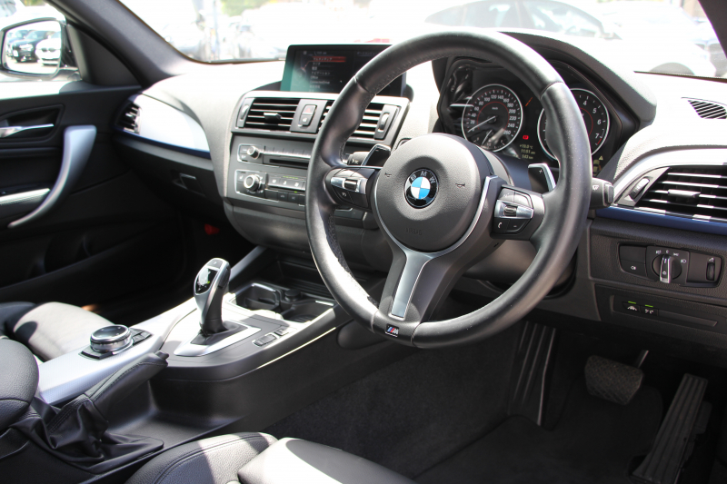 BMW 2シリーズ M235i ｸｰﾍﾟ直6ﾀｰﾎﾞ326馬力 ﾋｰﾀｰ黒革 ｱﾀﾞﾌﾟﾃｨﾌﾞMｻｽ Mｽﾎﾟｰﾂﾌﾞﾚｰｷ Bｶﾒﾗ&ﾘｱPDC 衝突軽減ﾌﾞﾚｰｷ 車線逸脱警告 歩行者警告 ﾌﾞﾚｰｷ付ｸﾙｺﾝ HDDﾅﾋﾞBluetooth接続 ｽﾏｰﾄｷｰ 専用ﾌﾞﾚｰｷ 18AW 2年保証