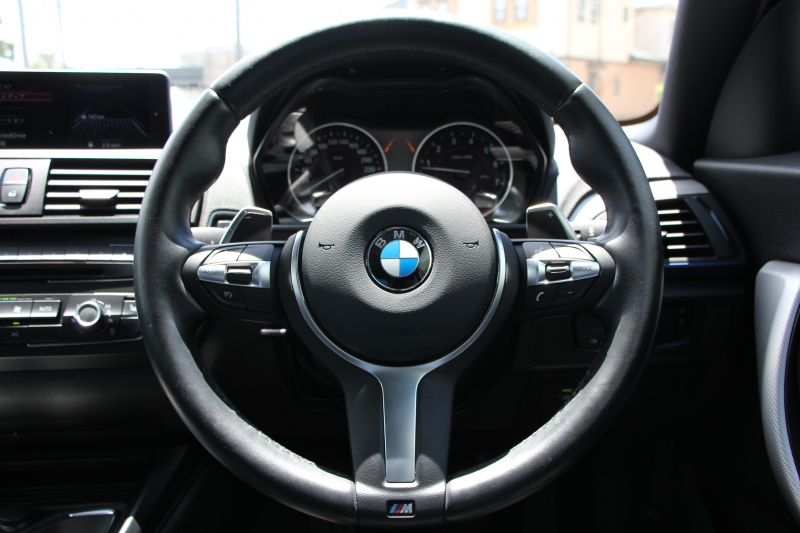 BMW 2シリーズ M235i ｸｰﾍﾟ直6ﾀｰﾎﾞ326馬力 ﾋｰﾀｰ黒革 ｱﾀﾞﾌﾟﾃｨﾌﾞMｻｽ Mｽﾎﾟｰﾂﾌﾞﾚｰｷ Bｶﾒﾗ&ﾘｱPDC 衝突軽減ﾌﾞﾚｰｷ 車線逸脱警告 歩行者警告 ﾌﾞﾚｰｷ付ｸﾙｺﾝ HDDﾅﾋﾞBluetooth接続 ｽﾏｰﾄｷｰ 専用ﾌﾞﾚｰｷ 18AW 2年保証