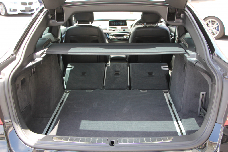 BMW 3シリーズ 320i ｸﾞﾗﾝﾂｰﾘｽﾓ Mｽﾎﾟｰﾂ 後期LCI 新ｴﾝｼﾞﾝ ﾋｰﾀｰ黒革 LEDﾍｯﾄﾞﾗｲﾄ&ﾃｰﾙ 追従ACC ﾚｰﾝﾁｪﾝｼﾞ警告 衝突軽減ﾌﾞﾚｰｷ 車線逸脱警告 歩行者警告 HDDﾅﾋﾞTOPﾋﾞｭｰｶﾒﾗ ｻｲﾄﾞﾋﾞｭｰｶﾒﾗ 電動ﾄﾗﾝｸ ｽﾏｰﾄｷｰ 2年保証