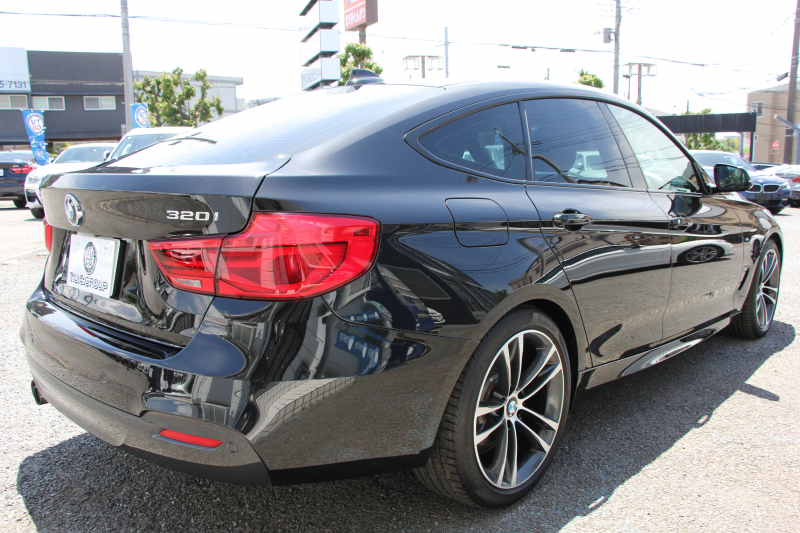 BMW 3シリーズ 320i ｸﾞﾗﾝﾂｰﾘｽﾓ Mｽﾎﾟｰﾂ 後期LCI 新ｴﾝｼﾞﾝ ﾋｰﾀｰ黒革 LEDﾍｯﾄﾞﾗｲﾄ&ﾃｰﾙ 追従ACC ﾚｰﾝﾁｪﾝｼﾞ警告 衝突軽減ﾌﾞﾚｰｷ 車線逸脱警告 歩行者警告 HDDﾅﾋﾞTOPﾋﾞｭｰｶﾒﾗ ｻｲﾄﾞﾋﾞｭｰｶﾒﾗ 電動ﾄﾗﾝｸ ｽﾏｰﾄｷｰ 2年保証