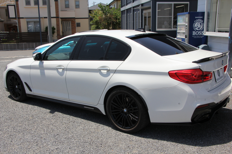 BMW 5シリーズ 530i Mｽﾎﾟｰﾂ ｺﾝﾌｫｰﾄP 高出力 252馬力 全ﾋｰﾀｰ黒革 ﾏｯｻｰｼﾞｱｸﾃｨﾌﾞﾍﾞﾝﾁﾚｰｼｮﾝ ｺﾝﾌｫｰﾄｼｰﾄ 追従ACC ｽﾃｱﾘﾝｸﾞｻﾎﾟｰﾄ LEDﾍｯﾄﾞﾗｲﾄ ｵｰﾄﾊｲﾋﾞｰﾑ ﾀｯﾁ画面ﾅﾋﾞTV 360度ﾊﾟﾉﾗﾏｶﾒﾗ 電動ﾄﾗﾝｸ 前後ｴｱﾛ ﾌﾞﾗｯｸ19AW 2年保証